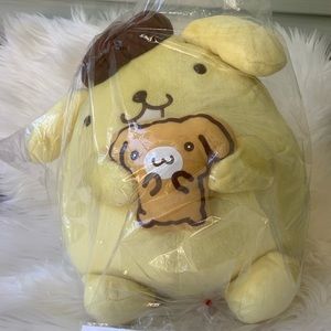 Pompompurin holding muffin plush